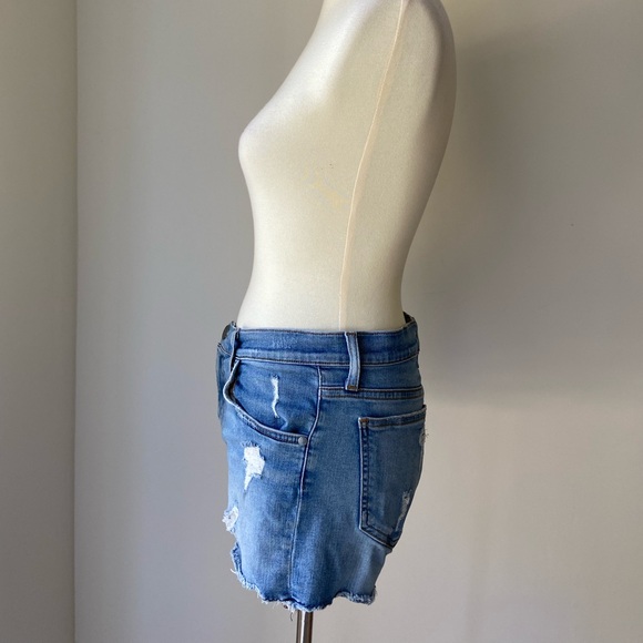 Super flattering and cute Rebecca Minkoff Distressed Denim cut off Shorts - Picture 2 of 9